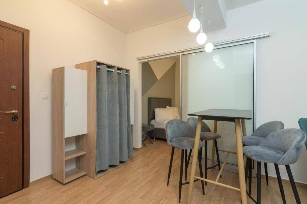 Fully Renovated 1 Bedroom Condo أثينا المظهر الخارجي الصورة