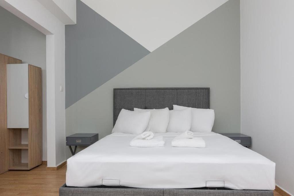 Fully Renovated 1 Bedroom Condo أثينا المظهر الخارجي الصورة