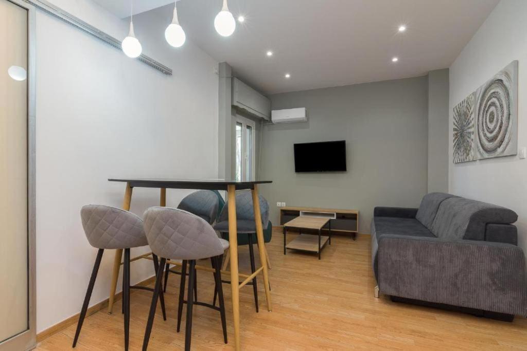 Fully Renovated 1 Bedroom Condo أثينا المظهر الخارجي الصورة