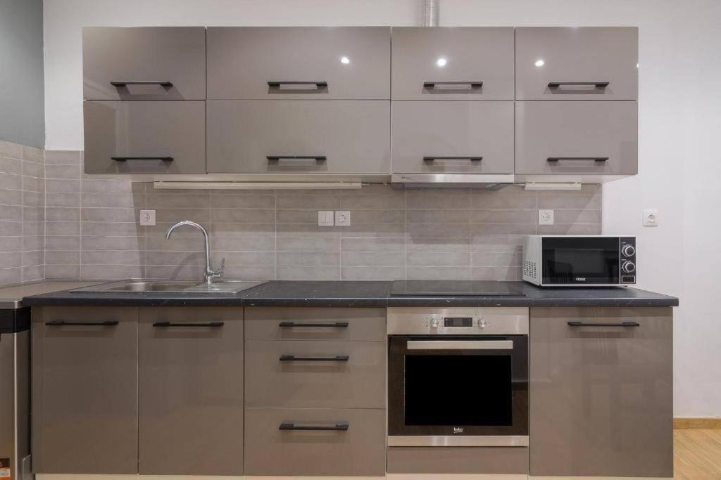 Fully Renovated 1 Bedroom Condo أثينا المظهر الخارجي الصورة
